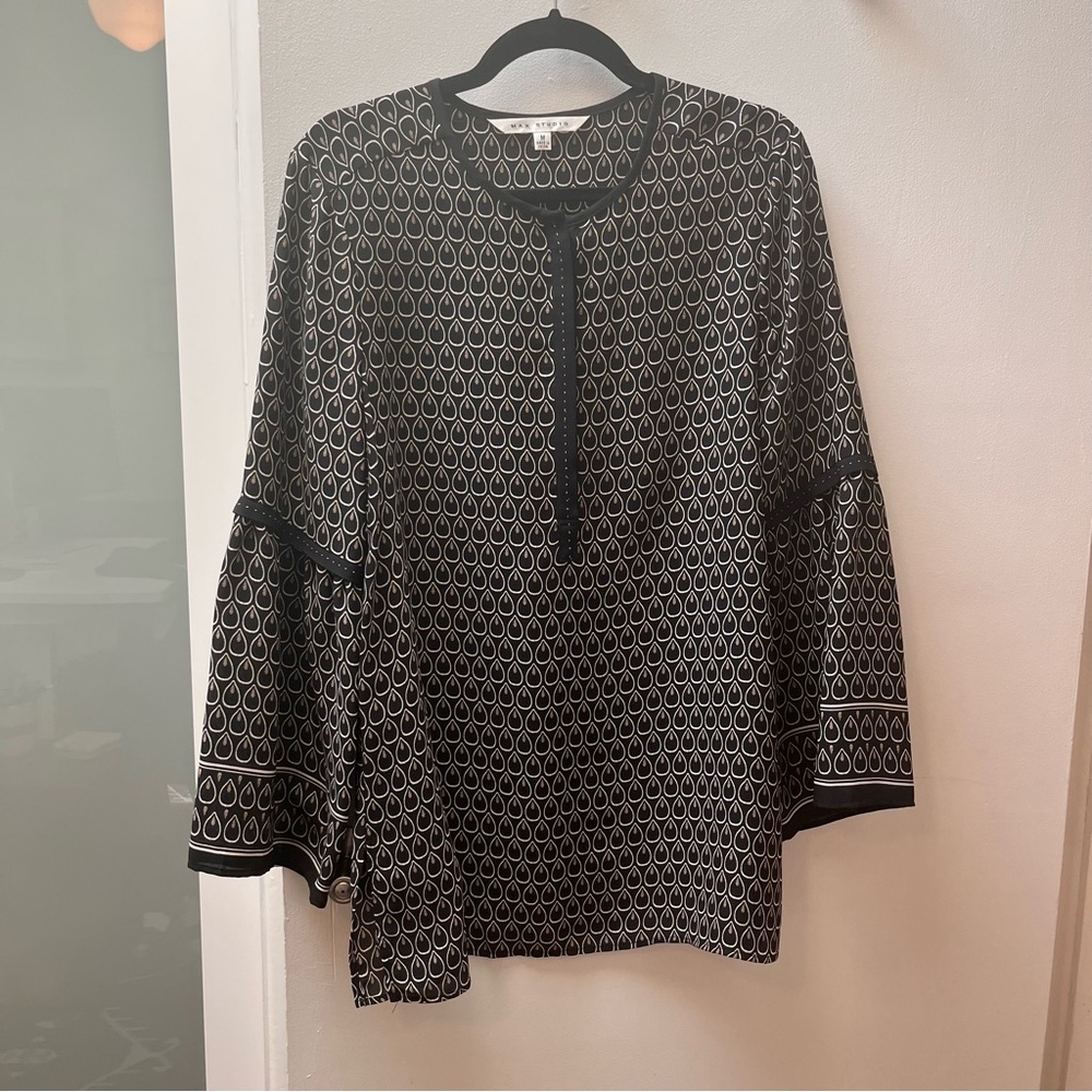 Max Studio Flounce Sleeve Blouse Black and White